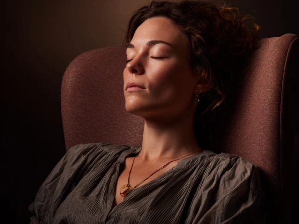 Hypnose et anxiété : une alliance naturelle pour apaiser l’esprit